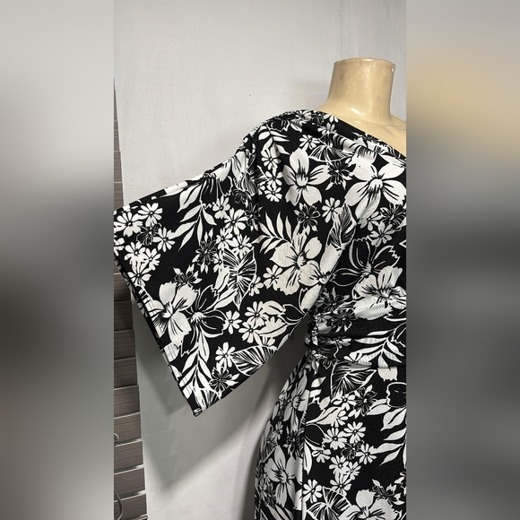 Roulette Black and White Floral Long Sleeve Dress - Picture 3 of 6